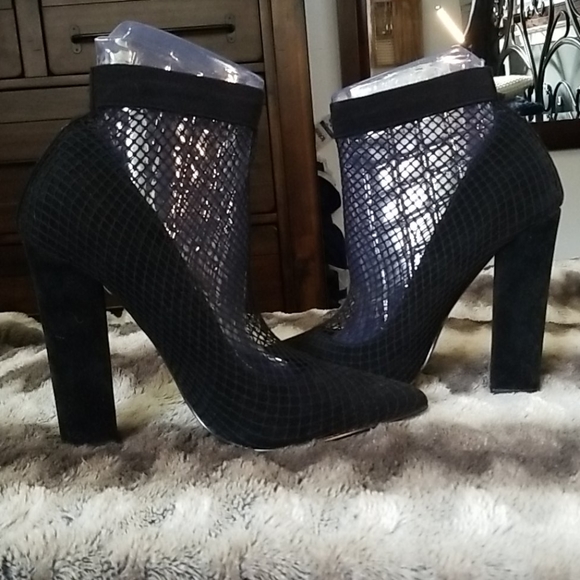 Heels/booties size 5.5 - Picture 3 of 3